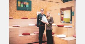 From flower waste to valuable paper